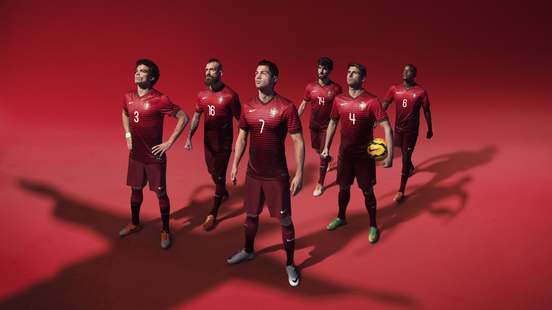 欧冠赛季球迷远征故事：千里迢迢只为客场看一眼偶像